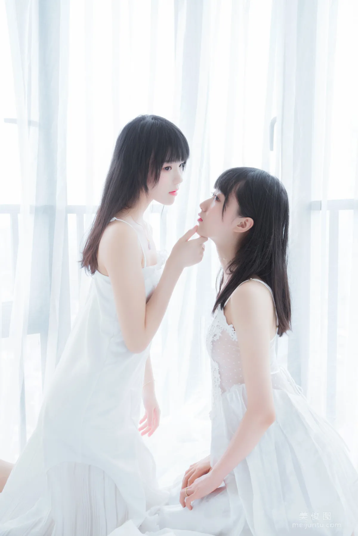 木绵绵OwO&amp;桜桃喵 《朝(白裙×白裙)》 写真集
