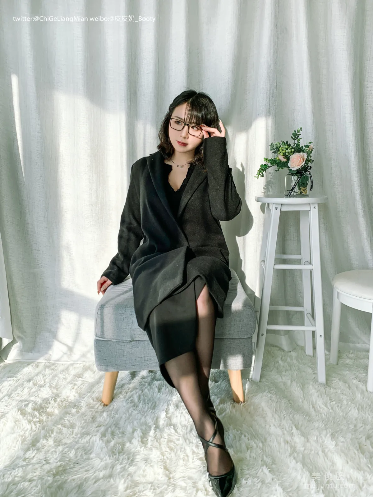 [美女Coser] 皮皮奶可可爱了啦 《黑色OL》 写真集
