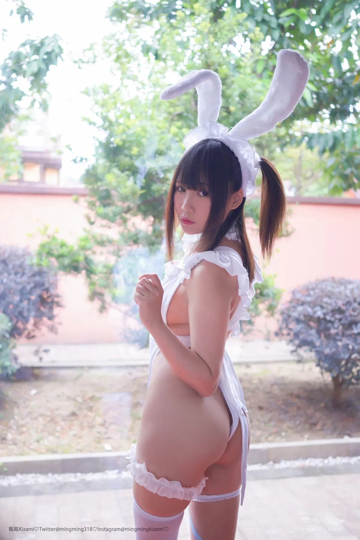 [网红Coser] 銘銘Kizami 《自撮りVol.11 兔女郎&女仆》 写真集