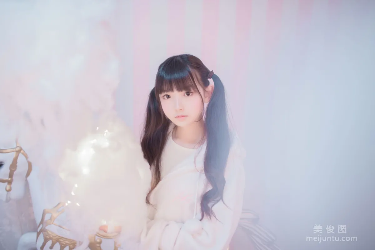 -樱群-《玻璃罩下的旋转木马》 写真集