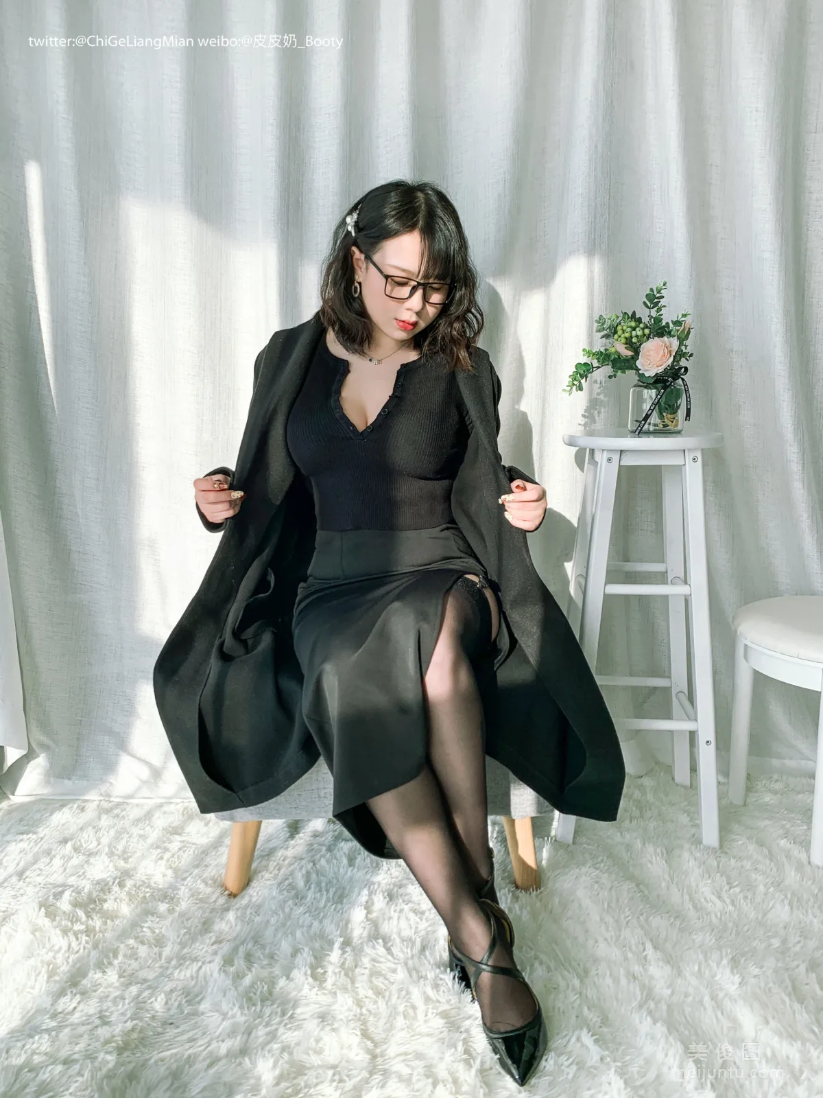 [美女Coser] 皮皮奶可可爱了啦 《黑色OL》 写真集