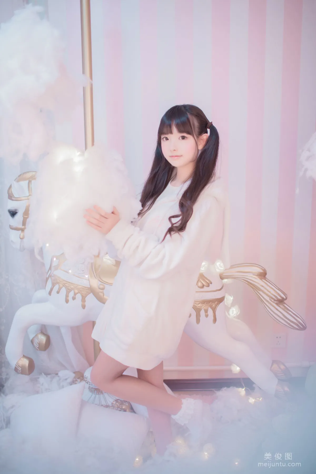 -樱群-《玻璃罩下的旋转木马》 写真集