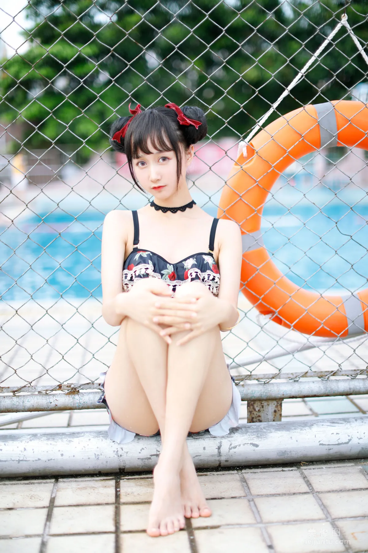 木绵绵OwO 《草莓泳衣》 写真集