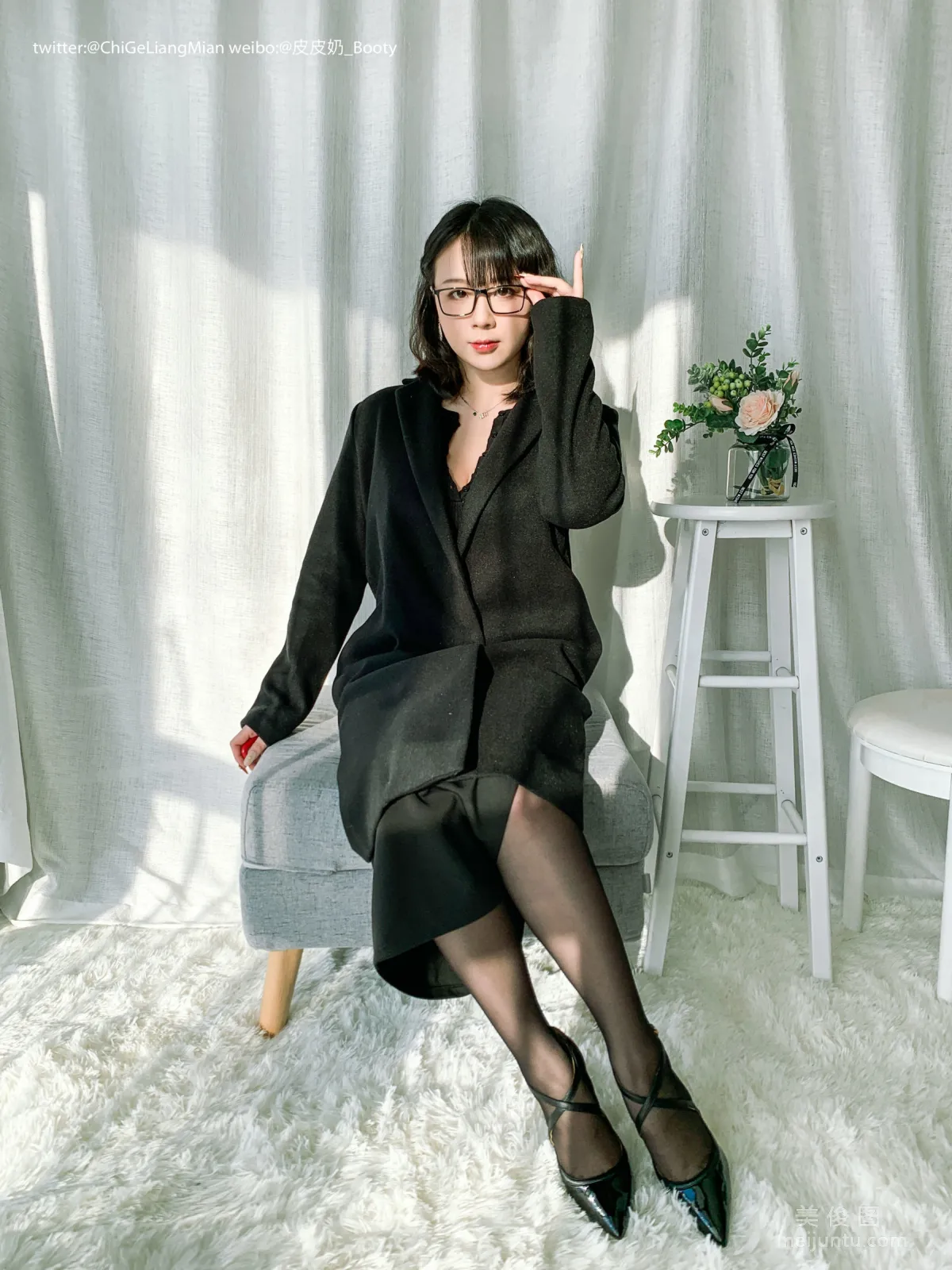 [美女Coser] 皮皮奶可可爱了啦 《黑色OL》 写真集