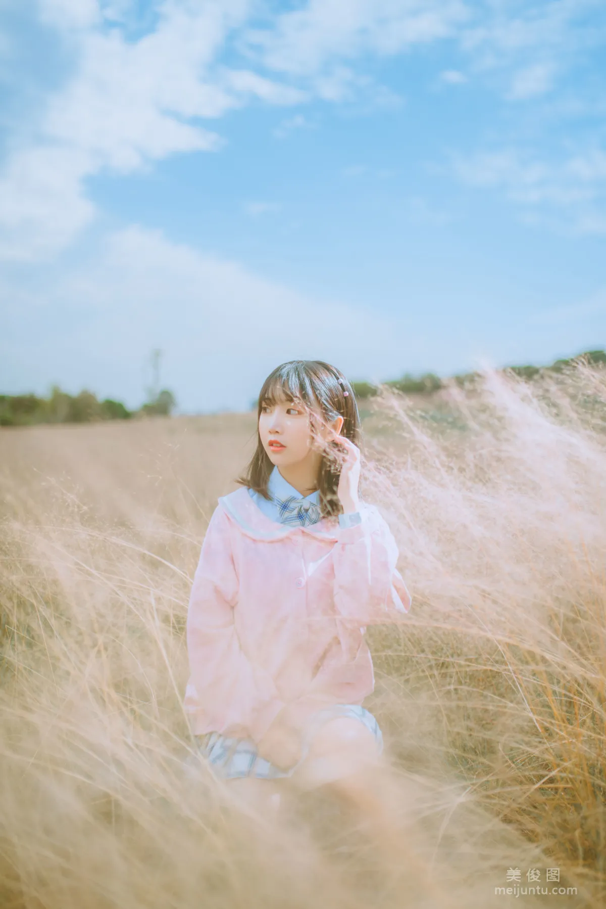 人气Coser面饼仙儿 《粉黛草JK》 写真集