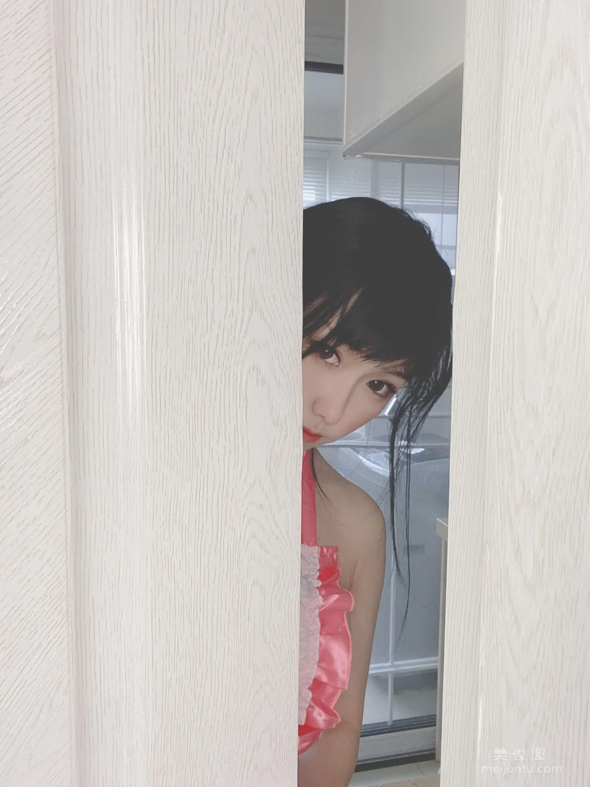 Coser芋圆侑子SJ 《人妻围裙》 写真集