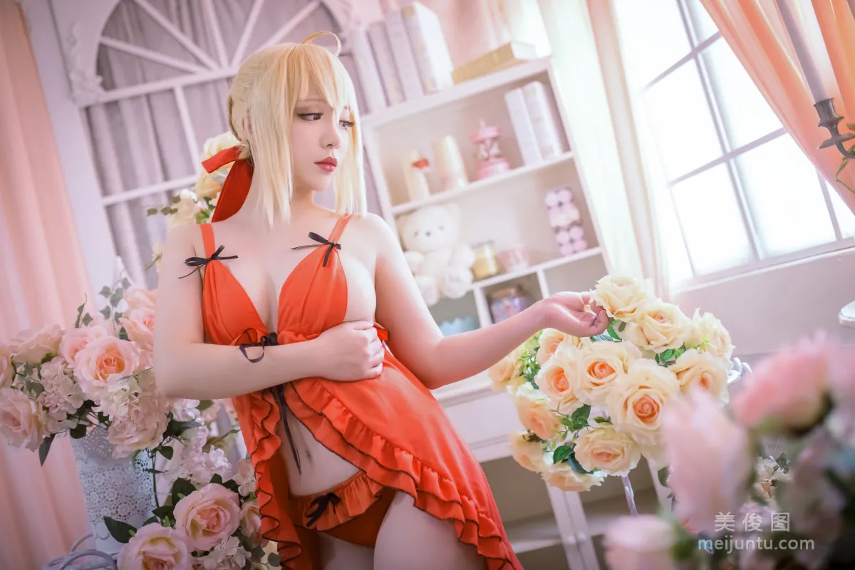 Cosplayer千寻大人 《尼禄 之 內衣》 写真集