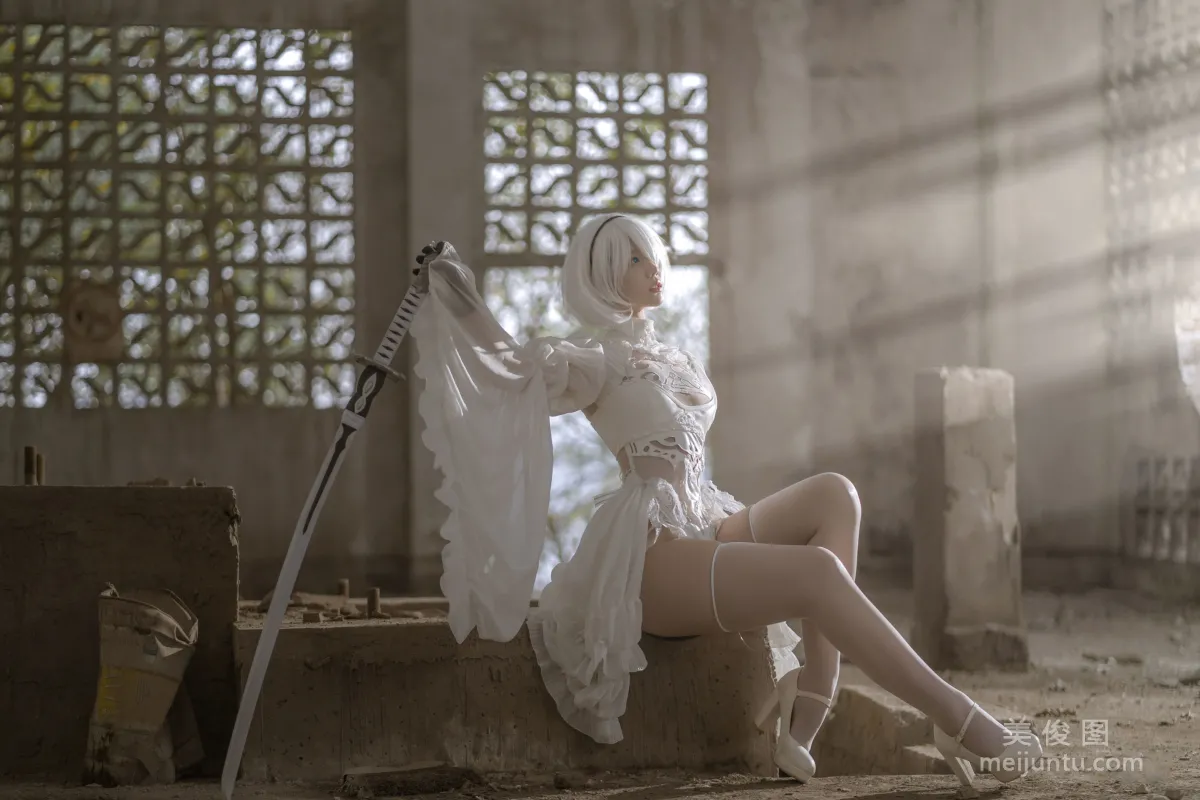 姬镜酱 《2B白色婚纱》 写真集