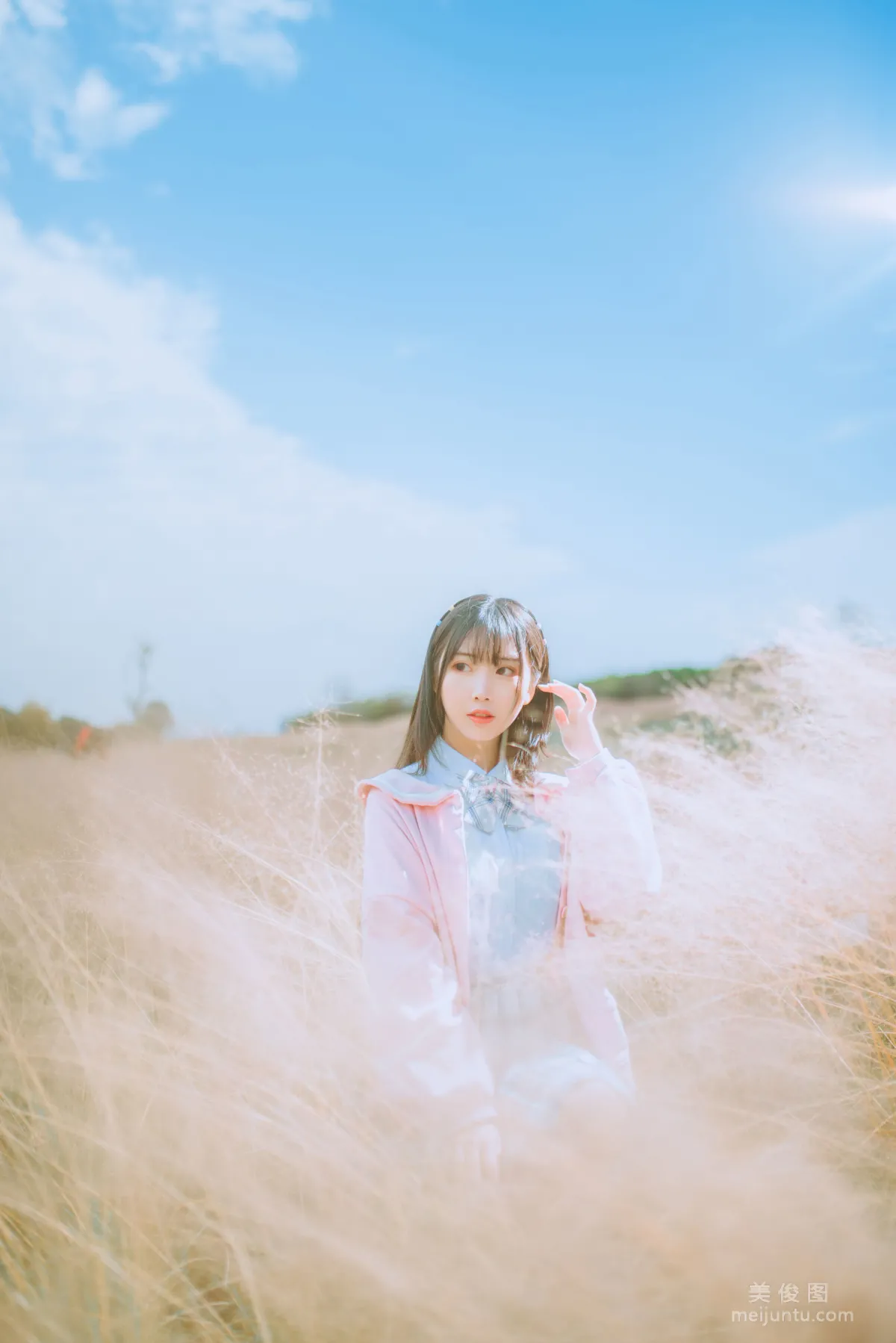 人气Coser面饼仙儿 《粉黛草JK》 写真集