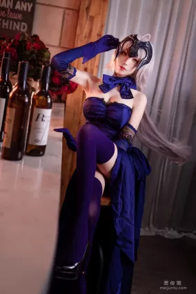 长腿Coser青青子Js 《黑贞，圣夜的晚餐》 写真集
