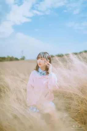人气Coser面饼仙儿 《粉黛草JK》 写真集