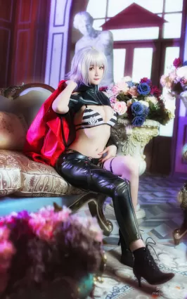 [美女Coser] yui金鱼 《贞德》 写真集