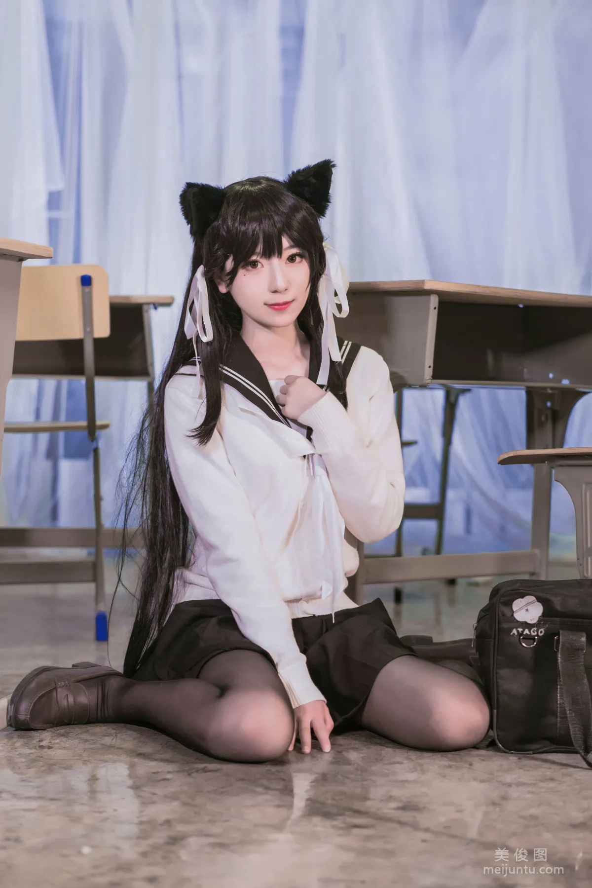 [美女Coser] 弥音音ww 《爱宕校服》 写真集