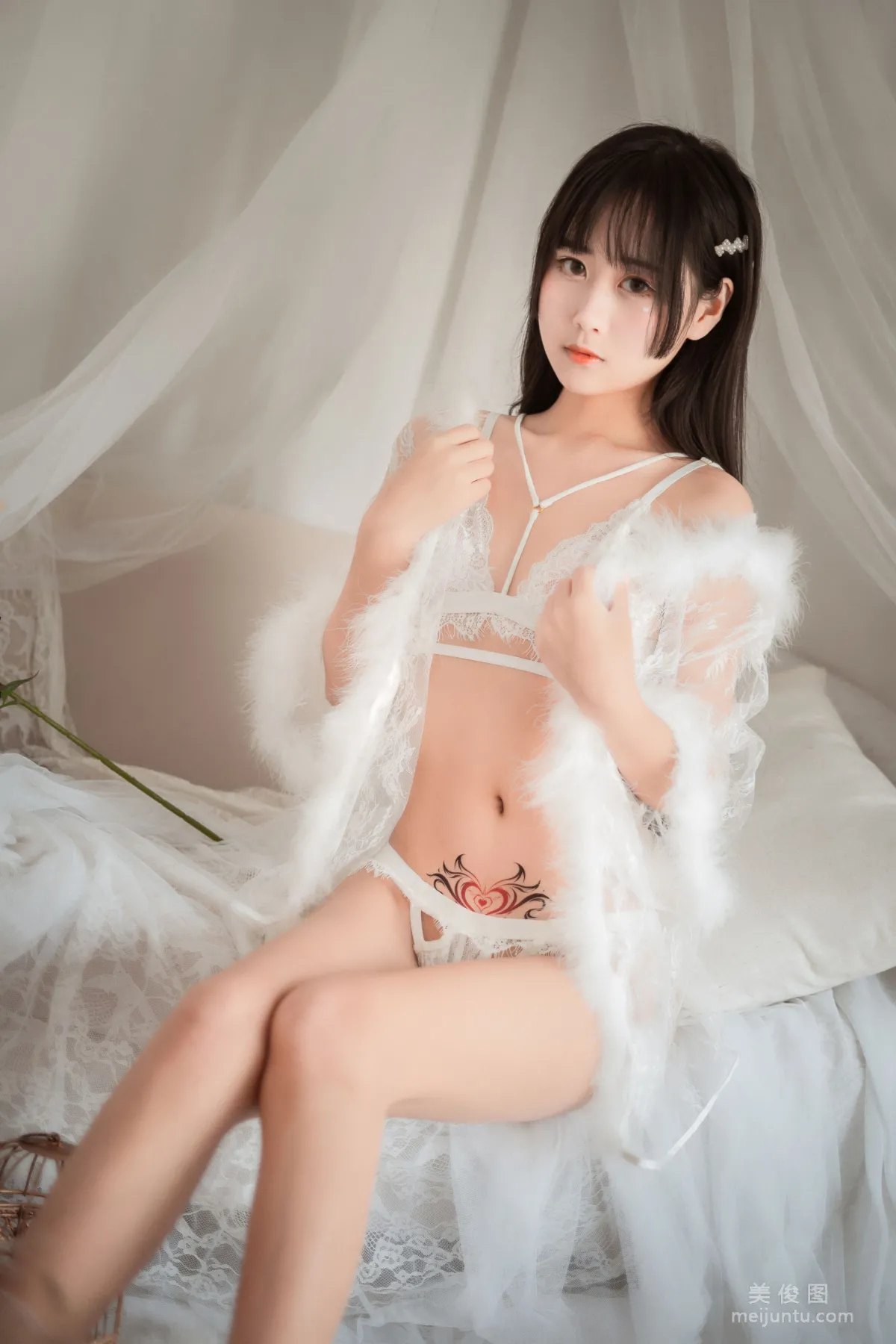 COS美少女萌芽儿o0 《毛绒内衣》 写真集