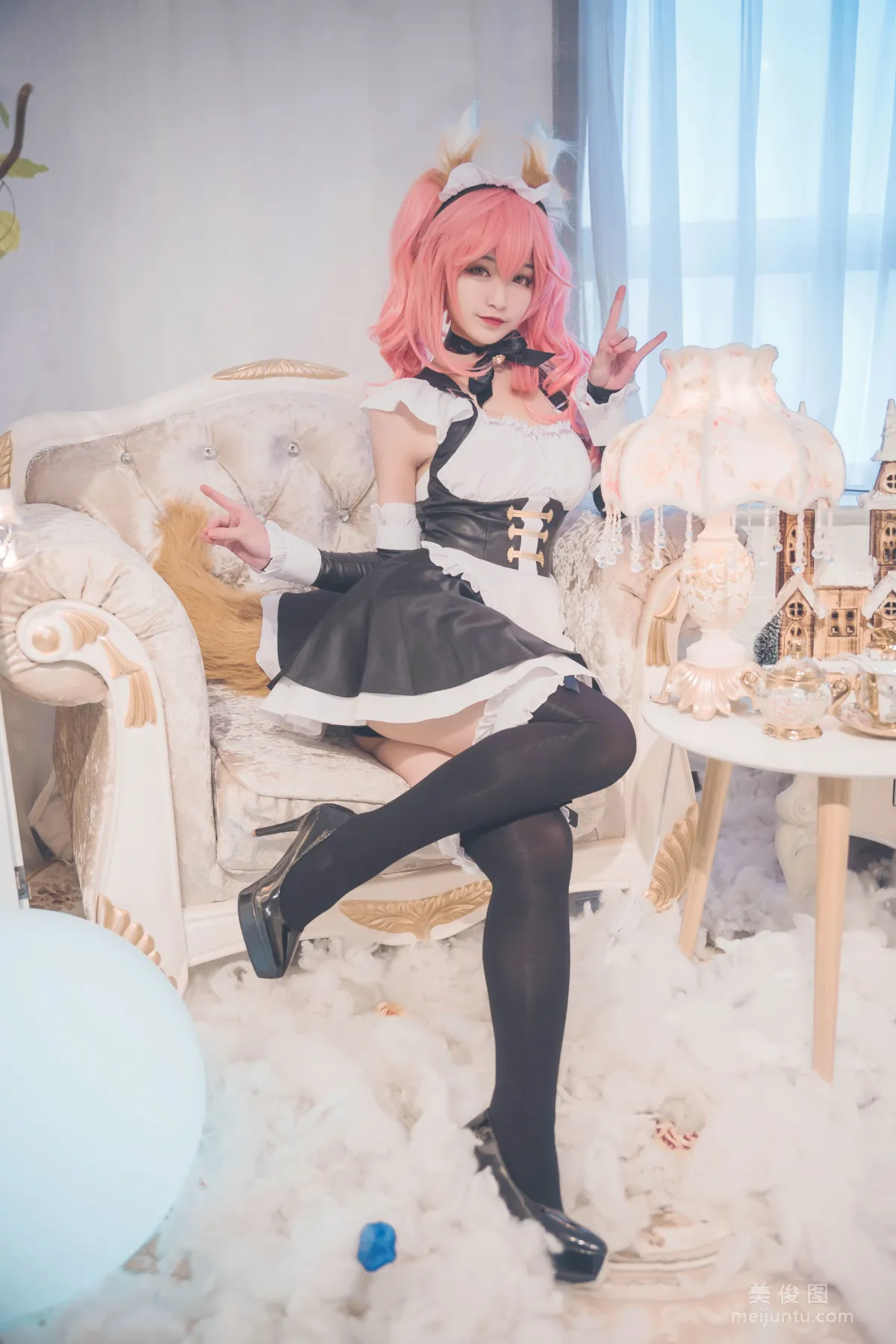 美女Coser铁板烧鬼舞w 《玉藻前女仆》 写真集