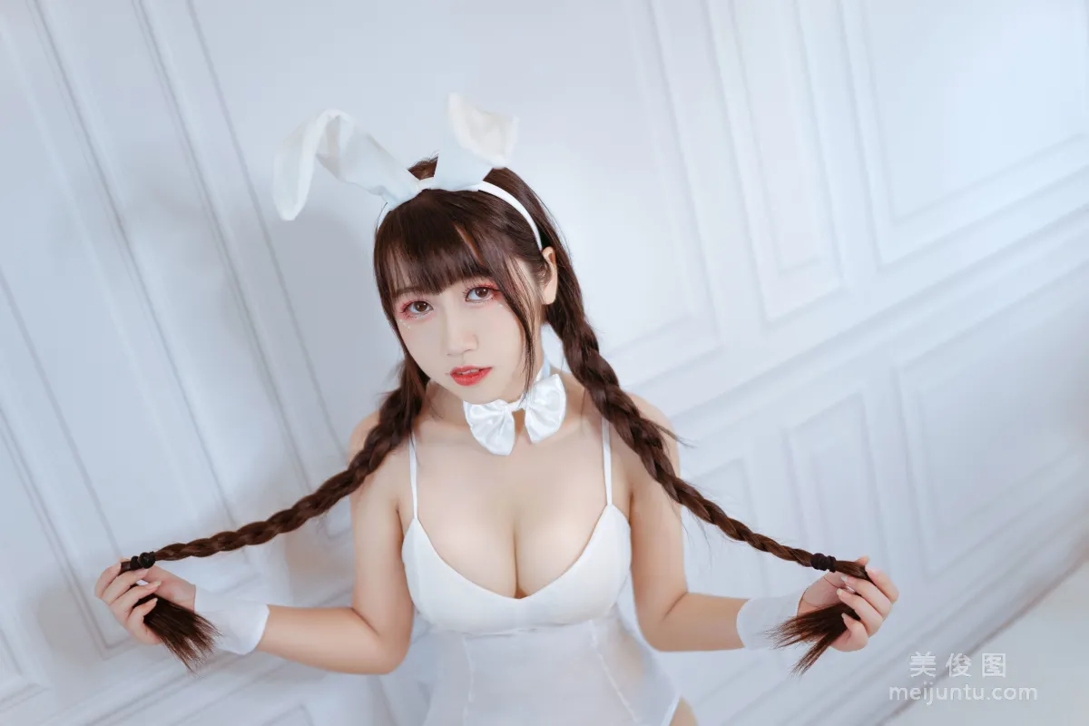 美女Coser不呆猫 《白色兔女郎》 写真集