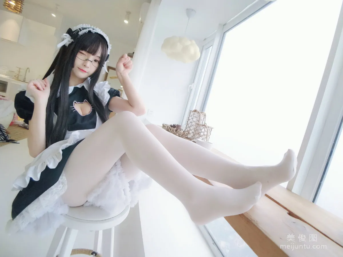 [网红Coser] 古川kagura 《黑白女仆》 写真集