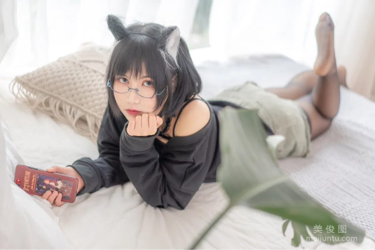 Coser逐月su 《日常猫娘》 写真集