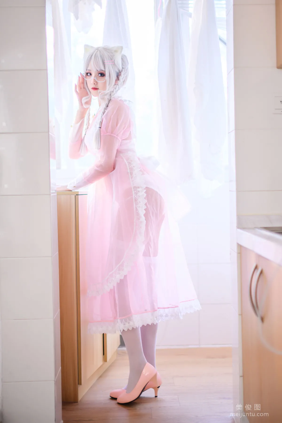 Coser美女Akisoso秋楚楚 《粉色透明女仆》 写真集