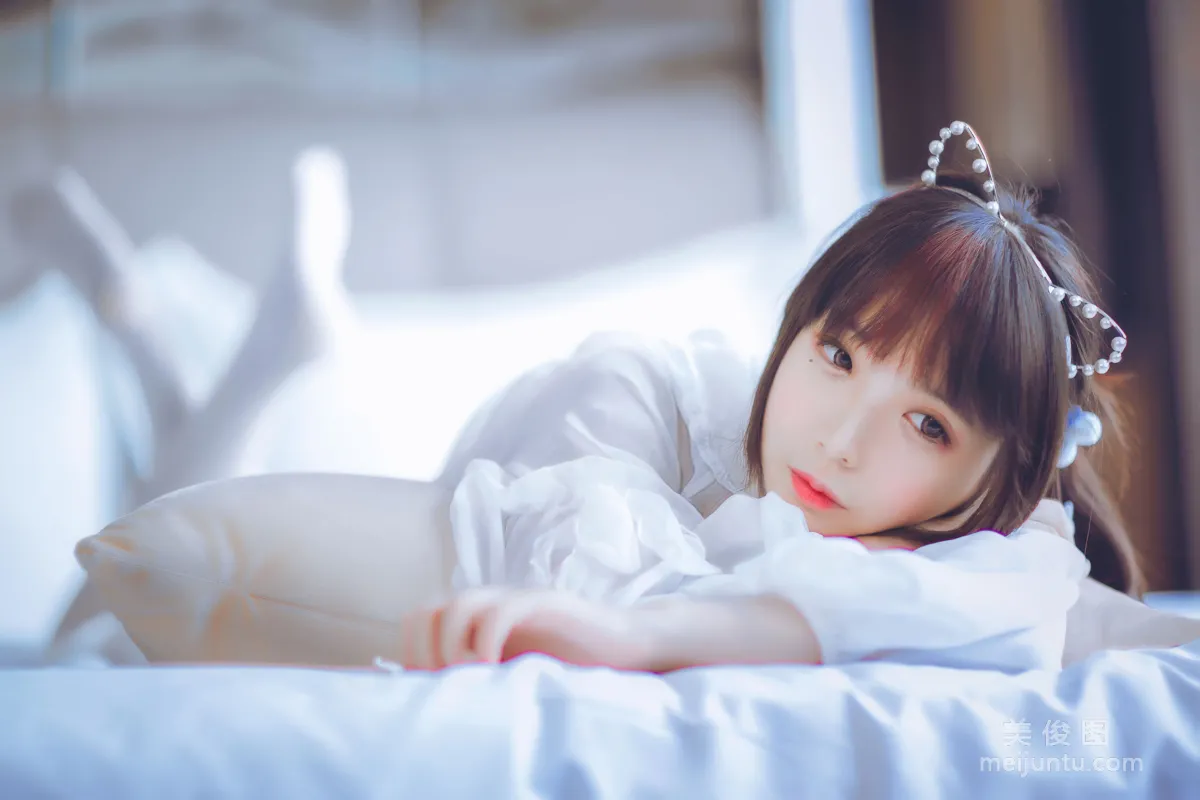 [美女Coser] 疯猫ss 《白色睡衣》 写真集