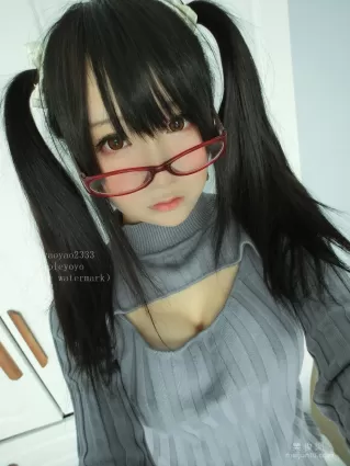 Coser摇摇乐yoyo 《黑丝美少女》 写真集