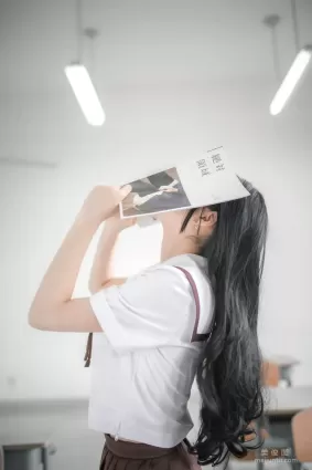 疯猫ss 《教室JK学妹的性感》 写真集