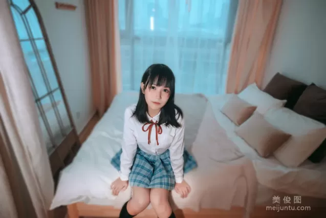 [网红Coser] 逐月su 《女儿的朋友》 写真集