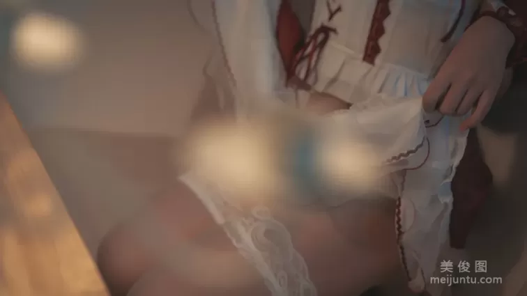 [网红Coser] 逐月su 《小红帽》 写真集