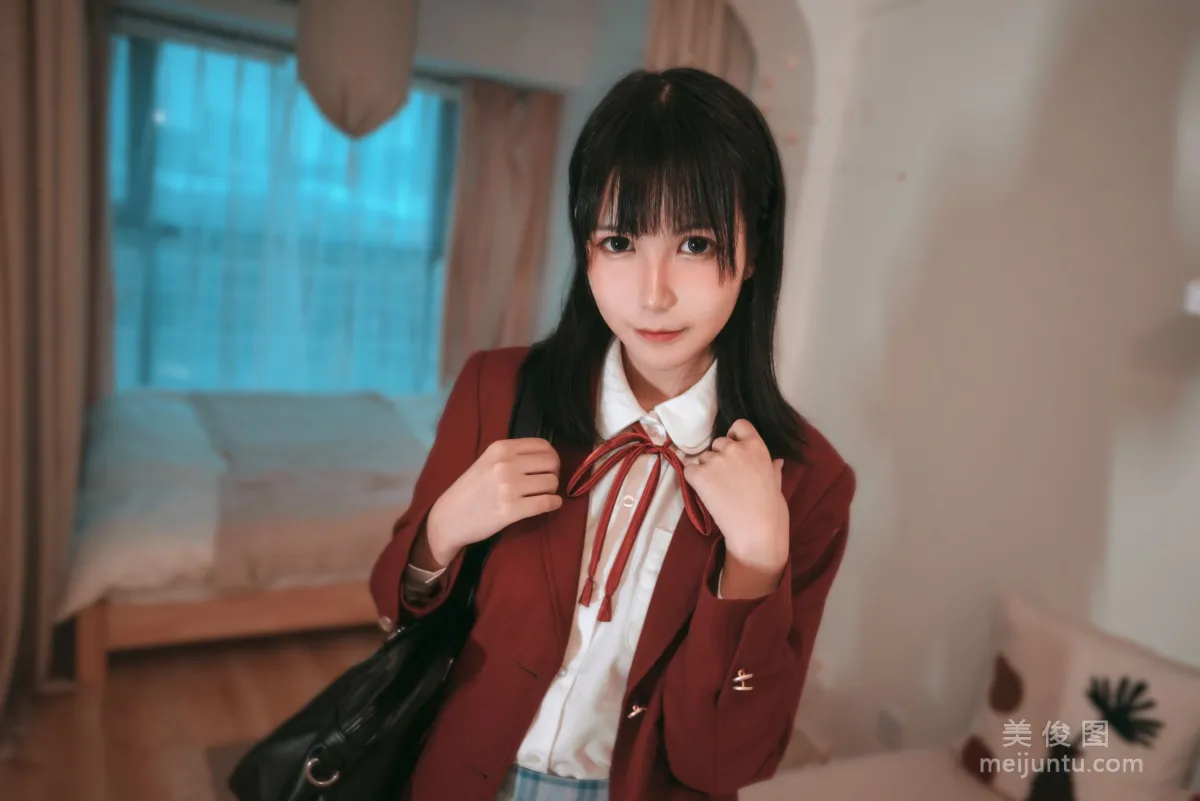 [网红Coser] 逐月su 《女儿的朋友》 写真集