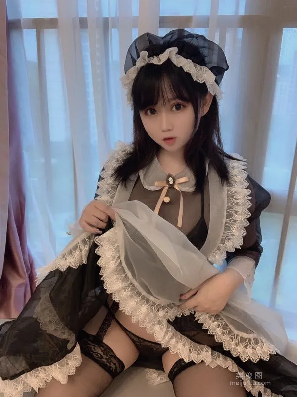 [美女Coser] 是依酱呀 《黑丝女仆》 写真集