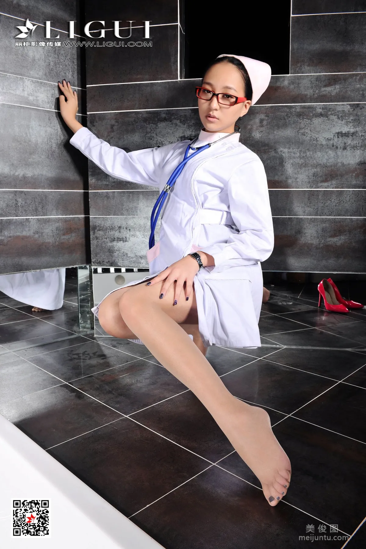 [丽柜Ligui] Model Amily 《浴室护士》 写真集