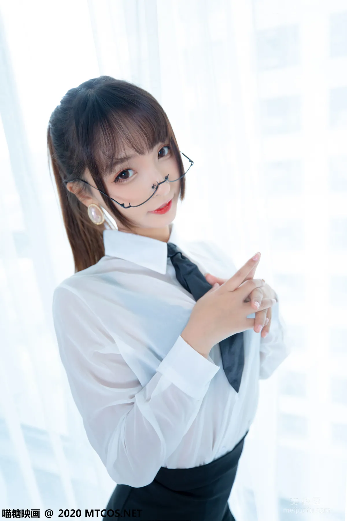 [喵糖映画] VOL.202 《OL制服裙》 写真集