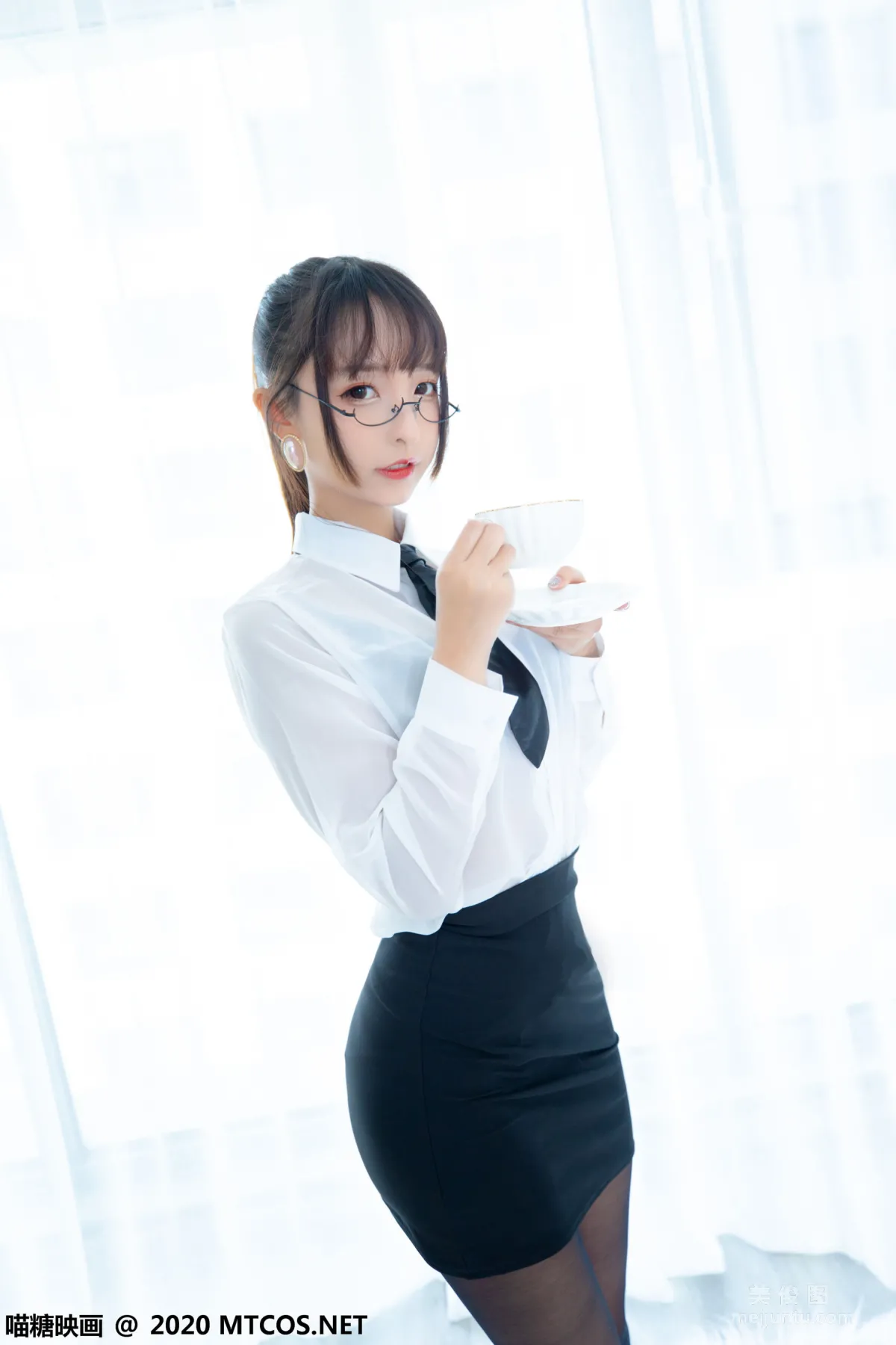[喵糖映画] VOL.202 《OL制服裙》 写真集