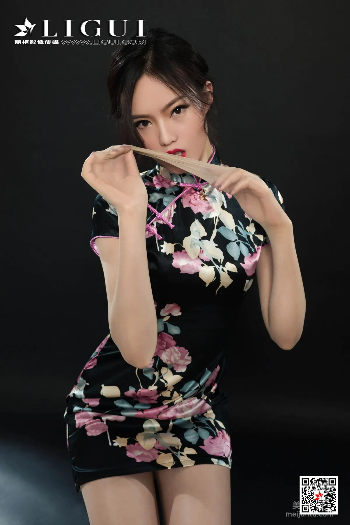 [丽柜Ligui] Model 敏儿 《旗袍丝足美束》 写真集