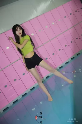 [丽丝映像GIRLISS] 《舞蹈室》 写真集