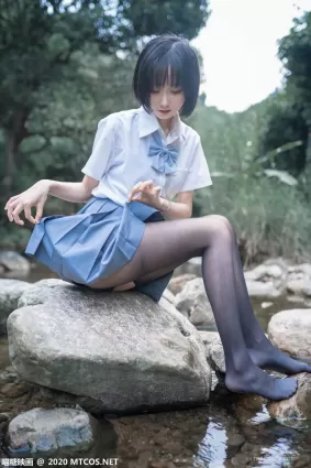 [喵糖映画] JKL.016 《溪边JK制服》 写真集