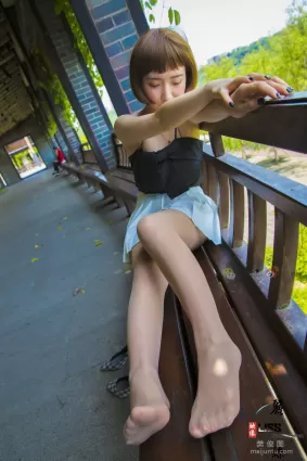 [丽丝映像GIRLISS] 丸子莎妹《蓝格高跟系》 写真集