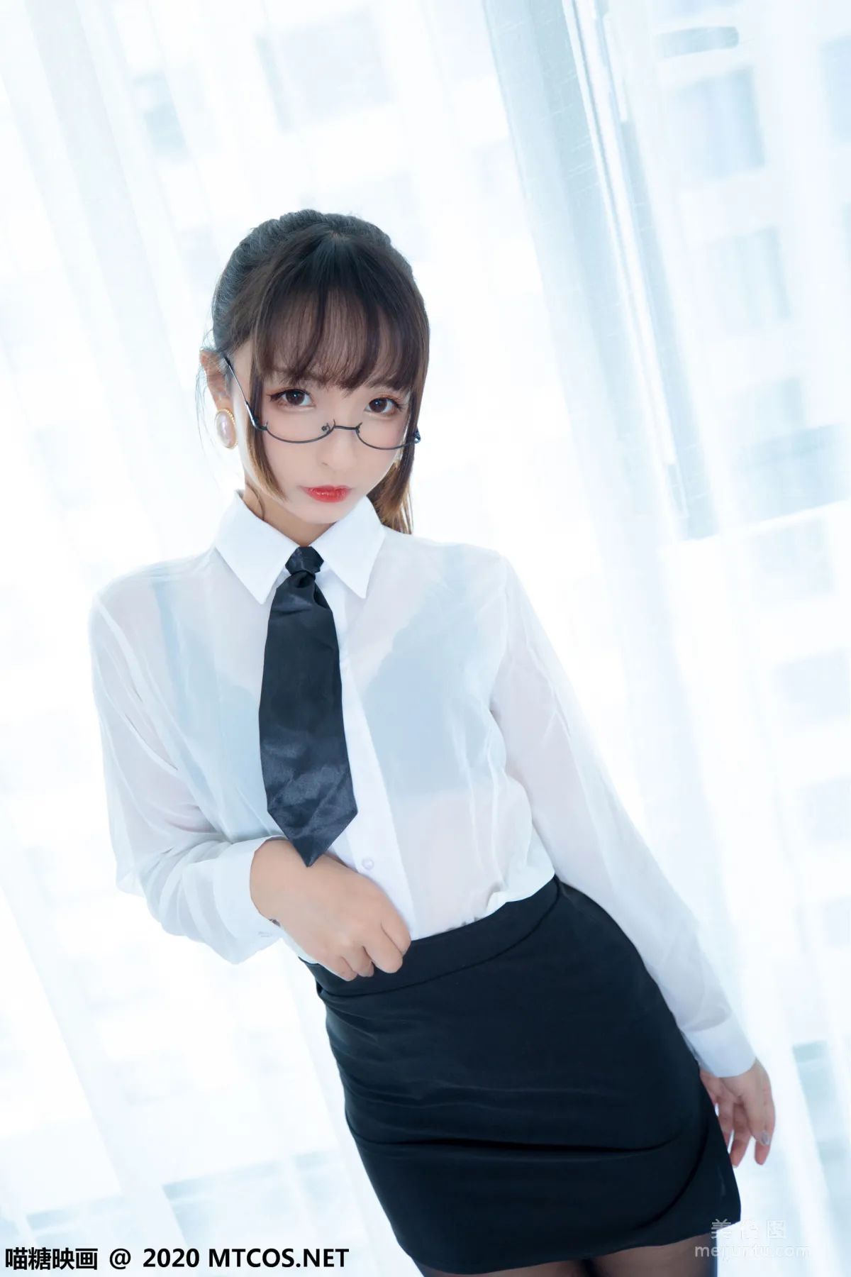 [喵糖映画] VOL.202 《OL制服裙》 写真集