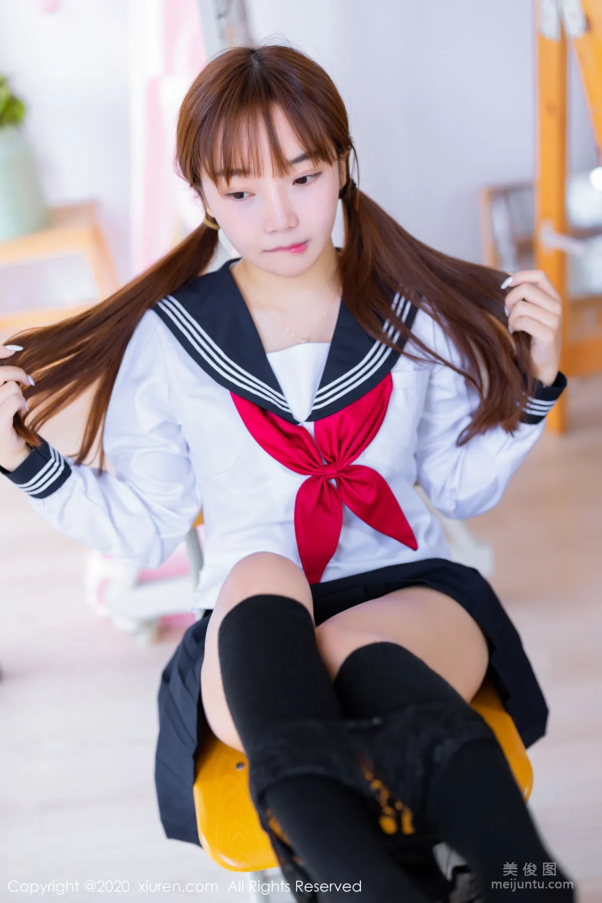 [秀人XiuRen] No.2196 团团子_una 《童颜巨乳JK制服》 写真集