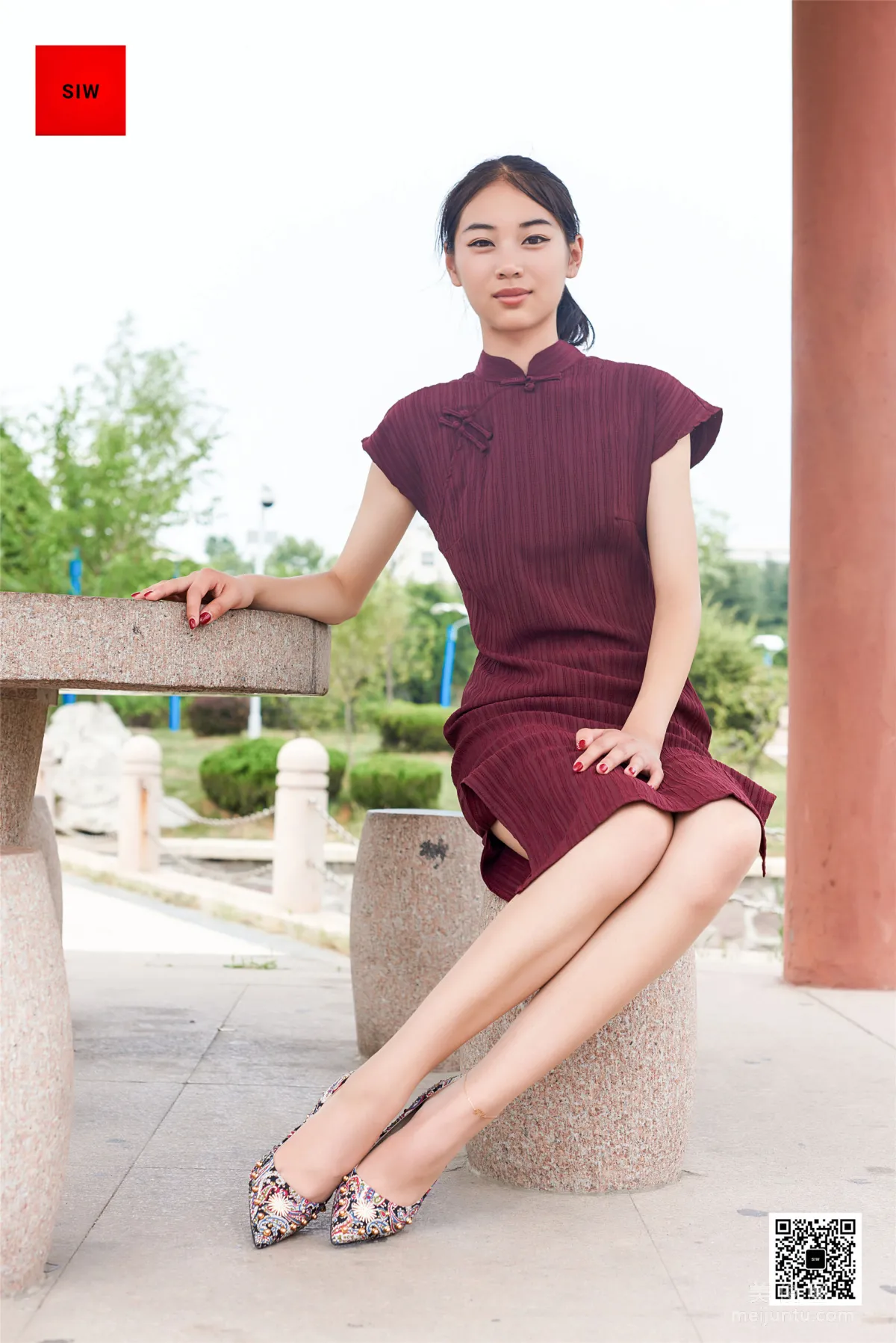 [斯文传媒SIW] 丽莉 《湖畔旗袍秀》 写真集