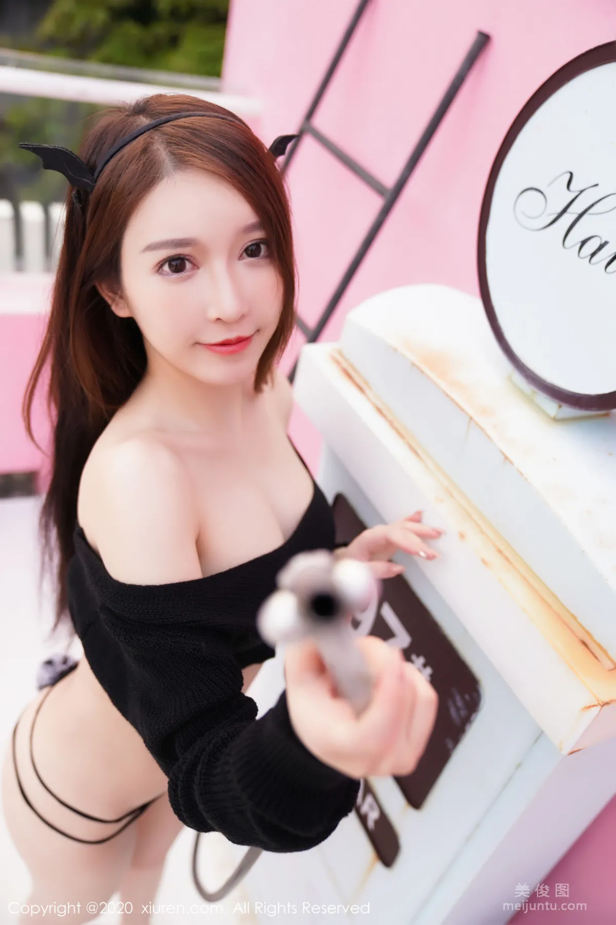 [秀人XiuRen] No.2218 玉兔miki 《黑色情趣内衣》 写真集