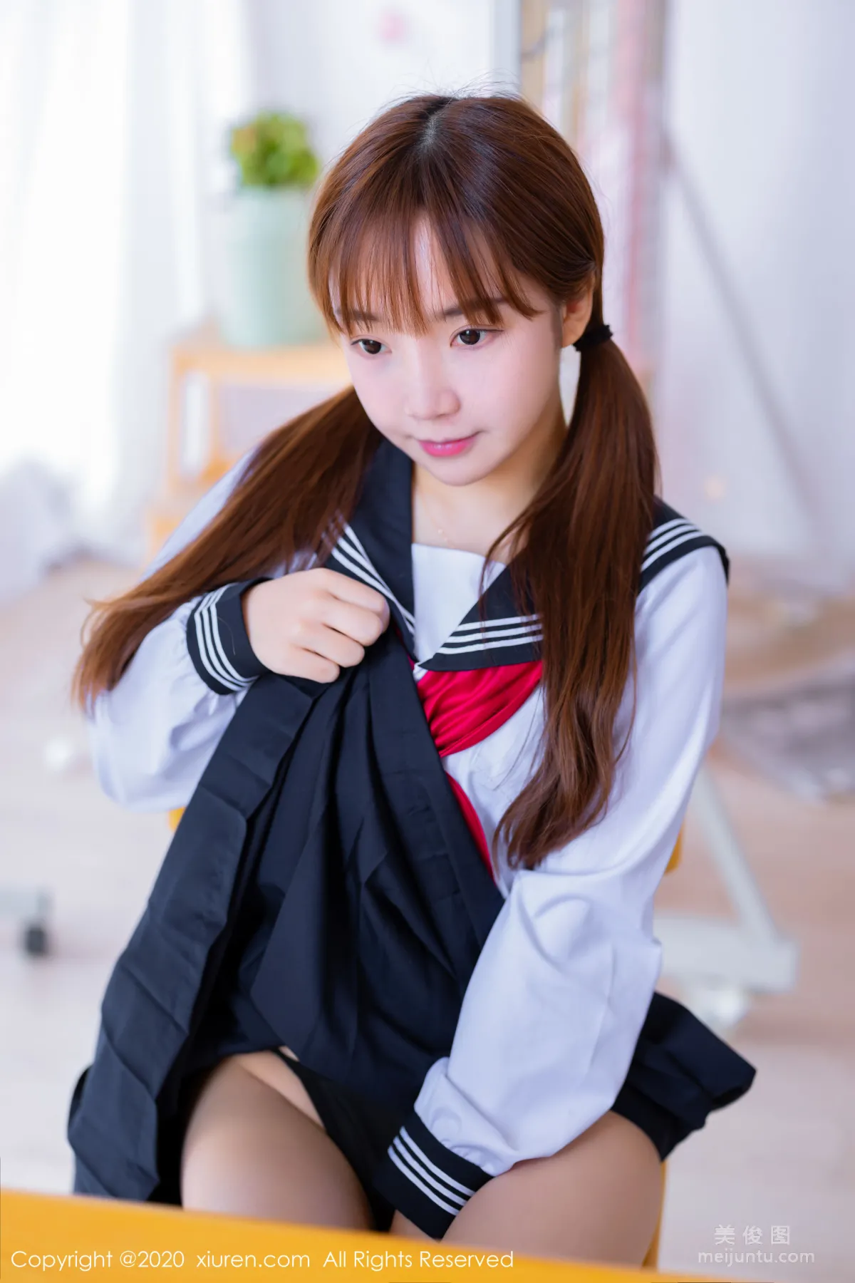 [秀人XiuRen] No.2196 团团子_una 《童颜巨乳JK制服》 写真集