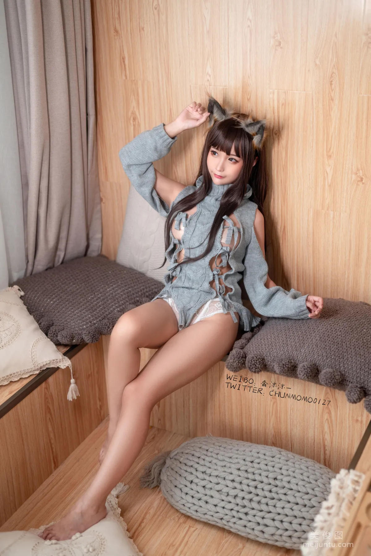 动漫博主蠢沫沫 《灰露背毛衣》 写真集