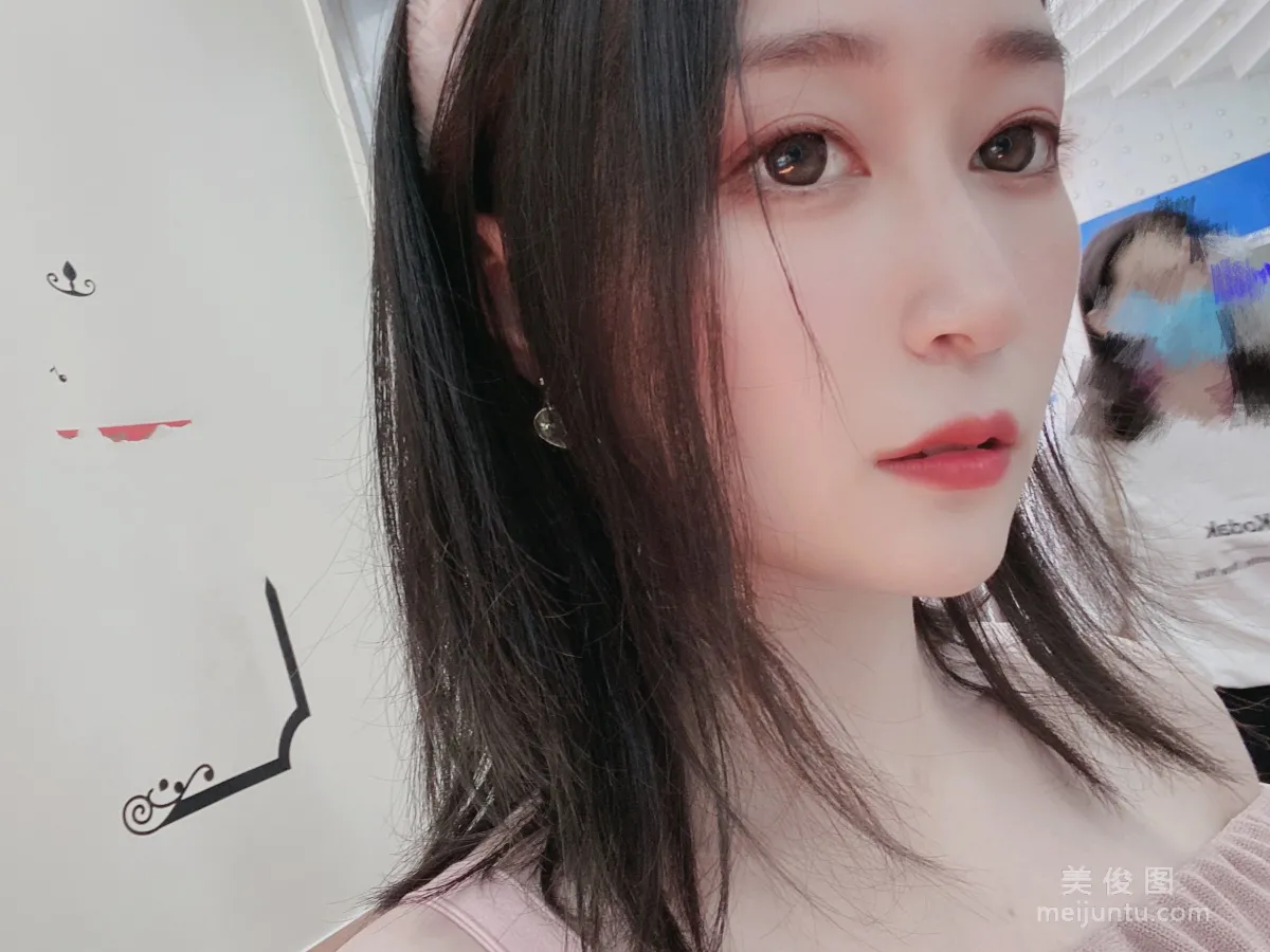 Coser小姐姐白银 《小猪佩奇》写真集