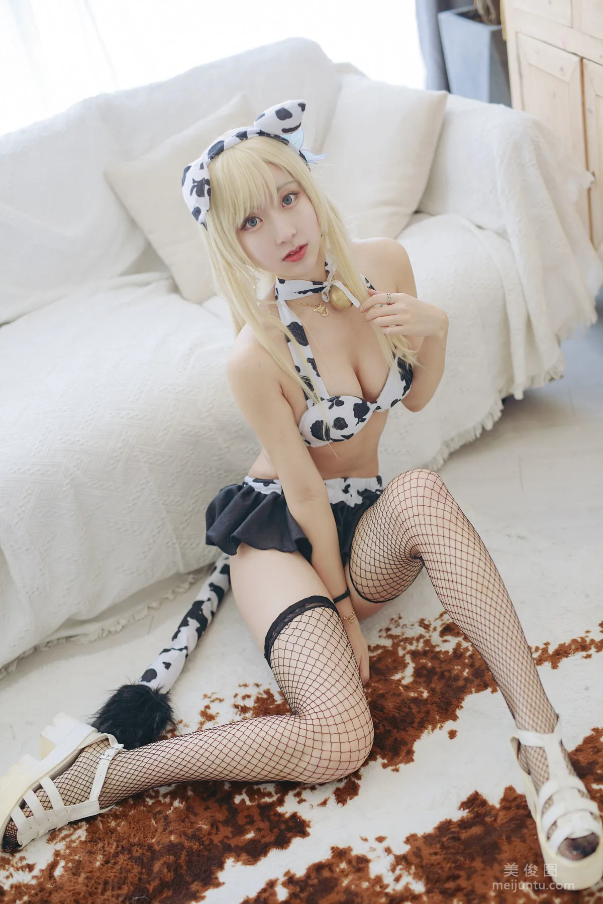 人气Coser黑川 《星奈 奶牛》 写真集