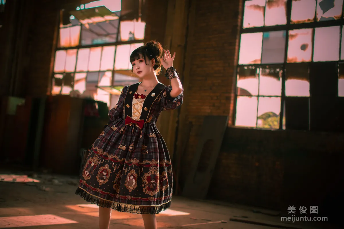动漫博主北之北 《贝克街侦探社物语Lolita》写真集