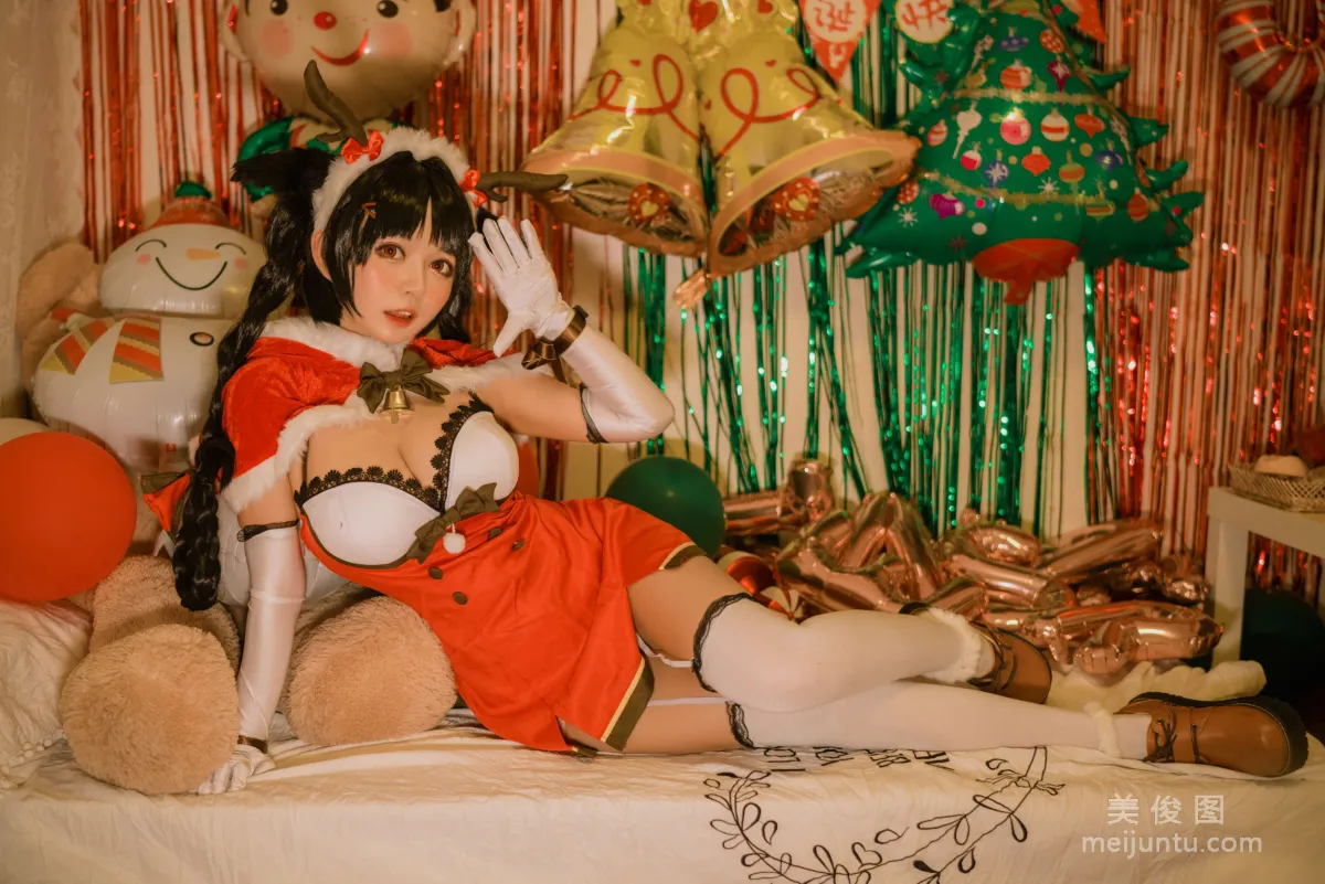 大眼萌妹黑猫猫OvO 《大潮圣诞》 写真集