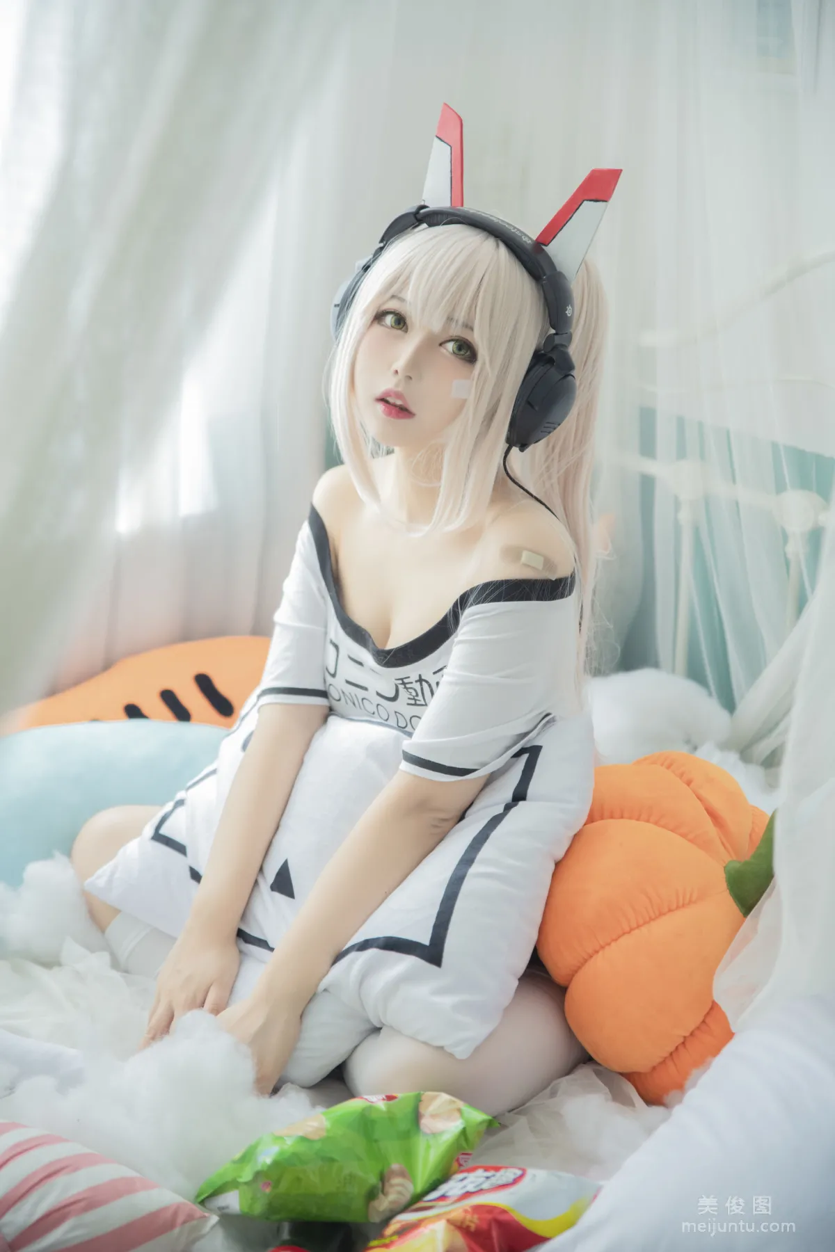 [COS福利] 黑猫猫OvO 《肥宅凌波》 写真集