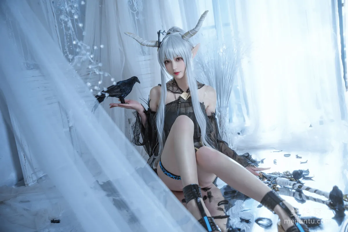Coser小姐姐南宫 《闪灵泳装》 写真集
