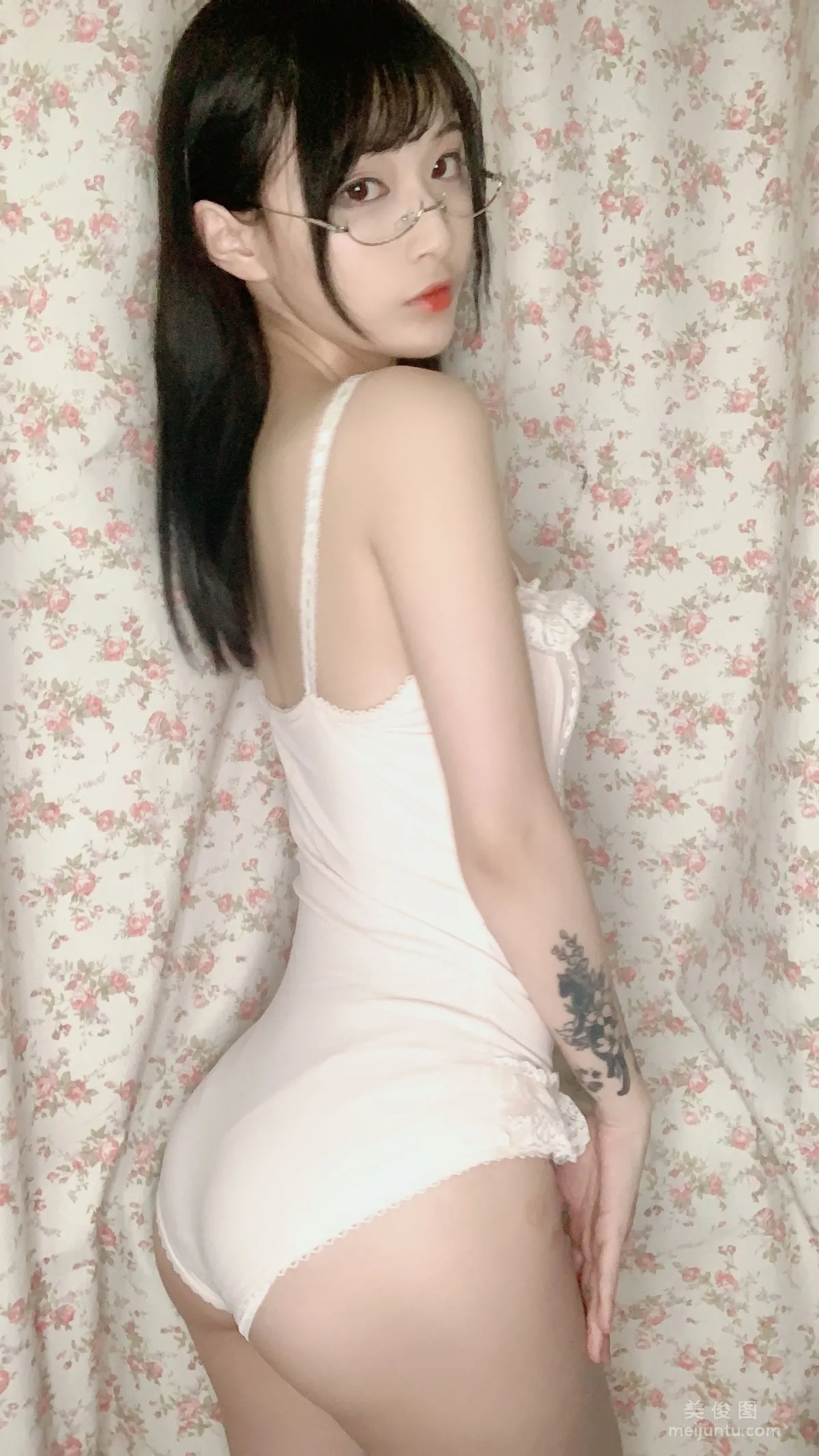 [COS福利] 铁板烧鬼舞w 《内衣连体》 写真集